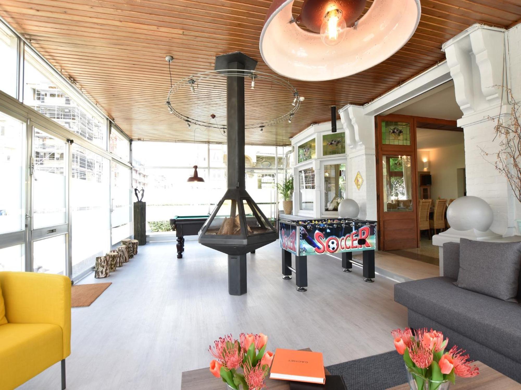 Former Hotel In The Centre And At 50 Metres From The Beach In Panne De Panne Exterior foto